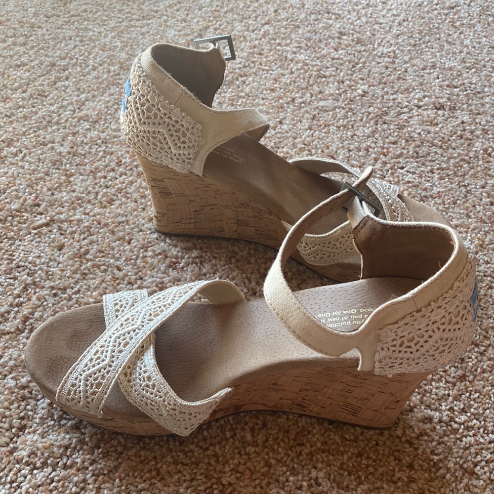 TOMS cream crochet wedge platform Sandal size 10W. Worn 3 times.